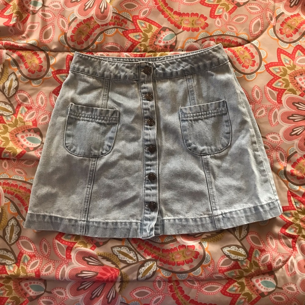 Light-wash denim skirt
